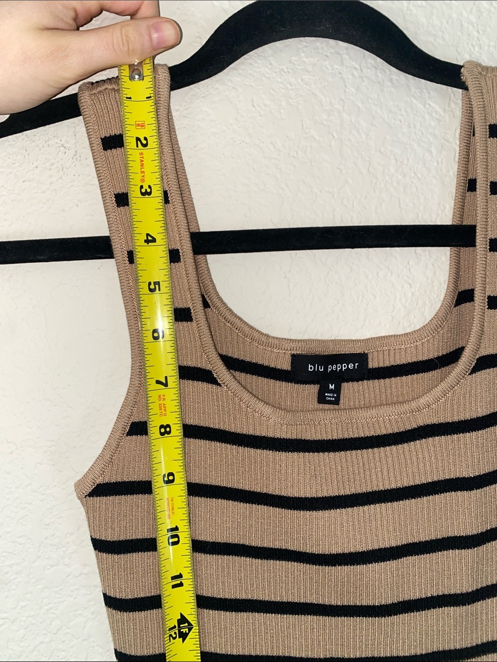 💋Adorable Striped Ribbed Cropped top! - Picture 3 of 7